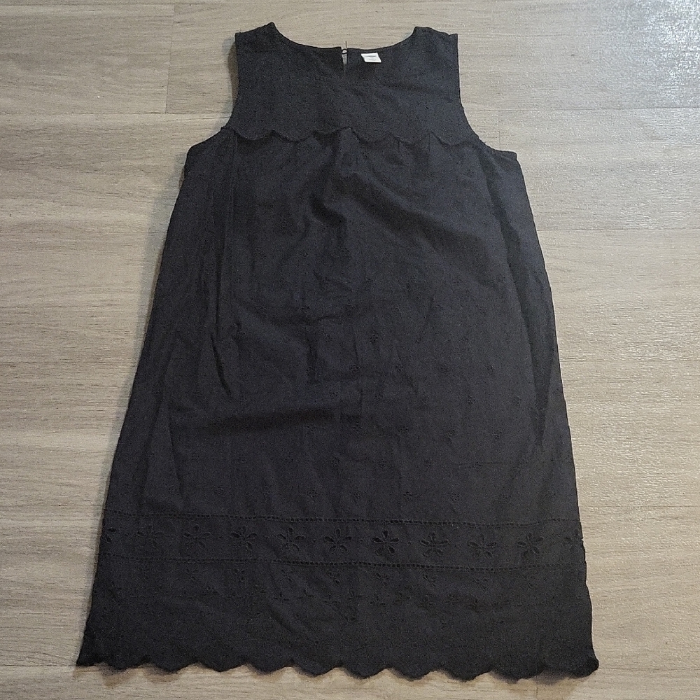Classic Black Sleeveless Eyelet Dress